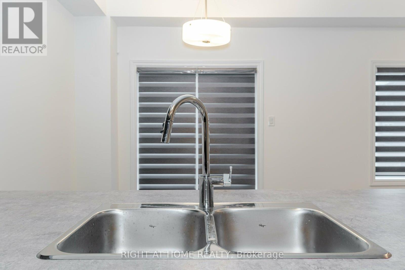 20 Copeman Avenue, Brantford, Ontario  N3V 0B3 - Photo 8 - X12347443
