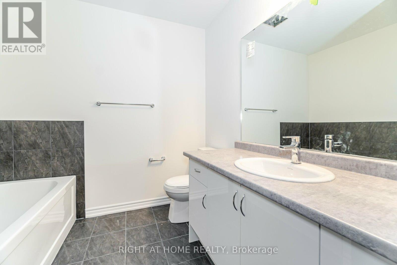20 Copeman Avenue, Brantford, Ontario  N3V 0B3 - Photo 21 - X12347443
