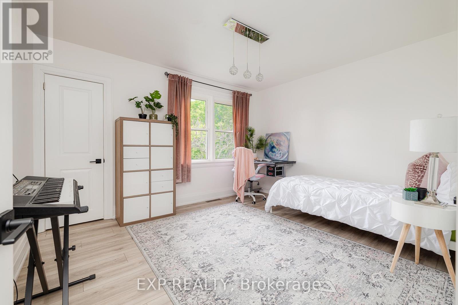 951 Gorton Avenue, Burlington (Bayview), Ontario  L7T 1S6 - Photo 16 - W12390459
