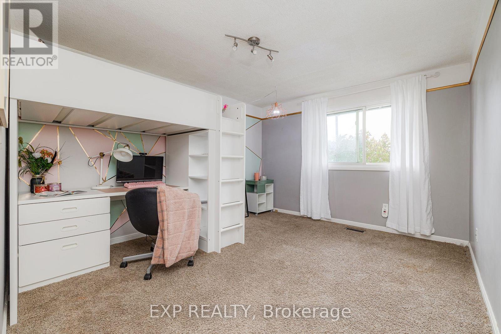 951 Gorton Avenue, Burlington (Bayview), Ontario  L7T 1S6 - Photo 21 - W12390459