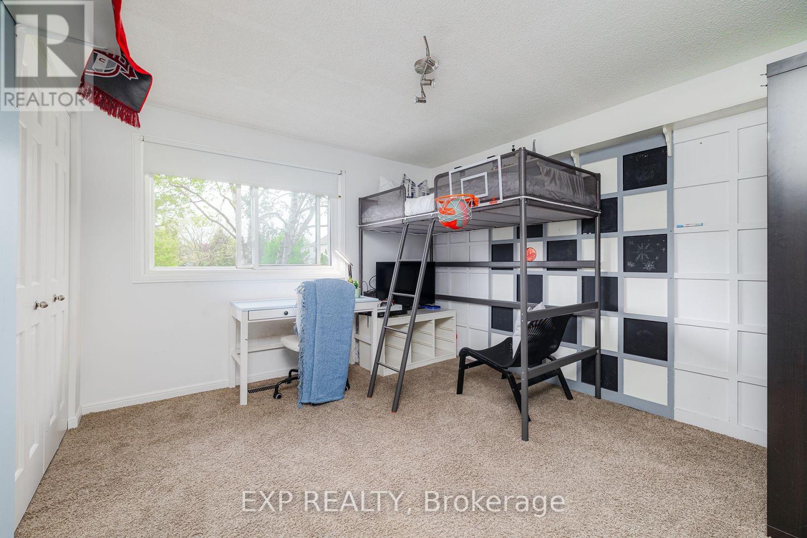 951 Gorton Avenue, Burlington (Bayview), Ontario  L7T 1S6 - Photo 22 - W12390459