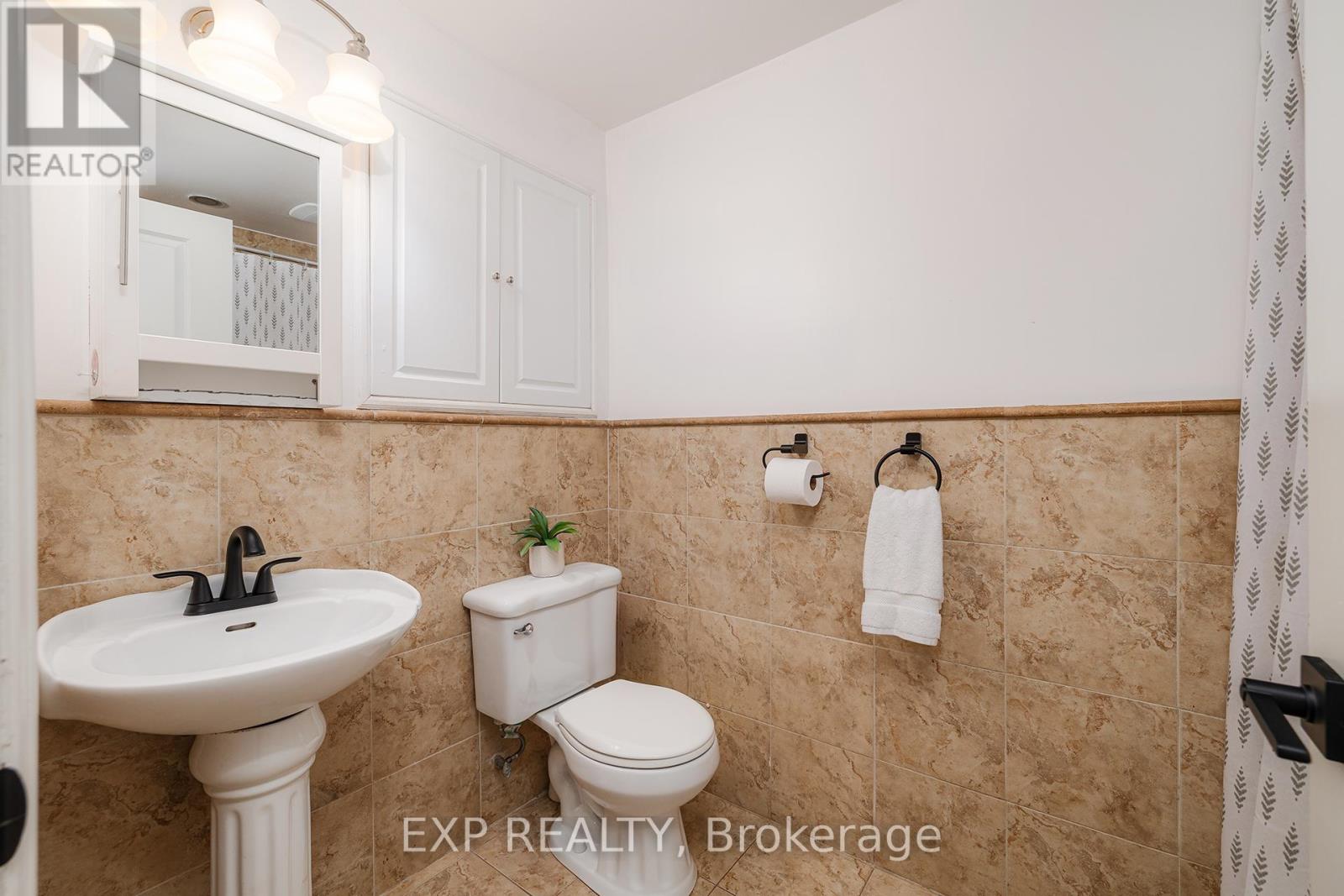 951 Gorton Avenue, Burlington (Bayview), Ontario  L7T 1S6 - Photo 23 - W12390459