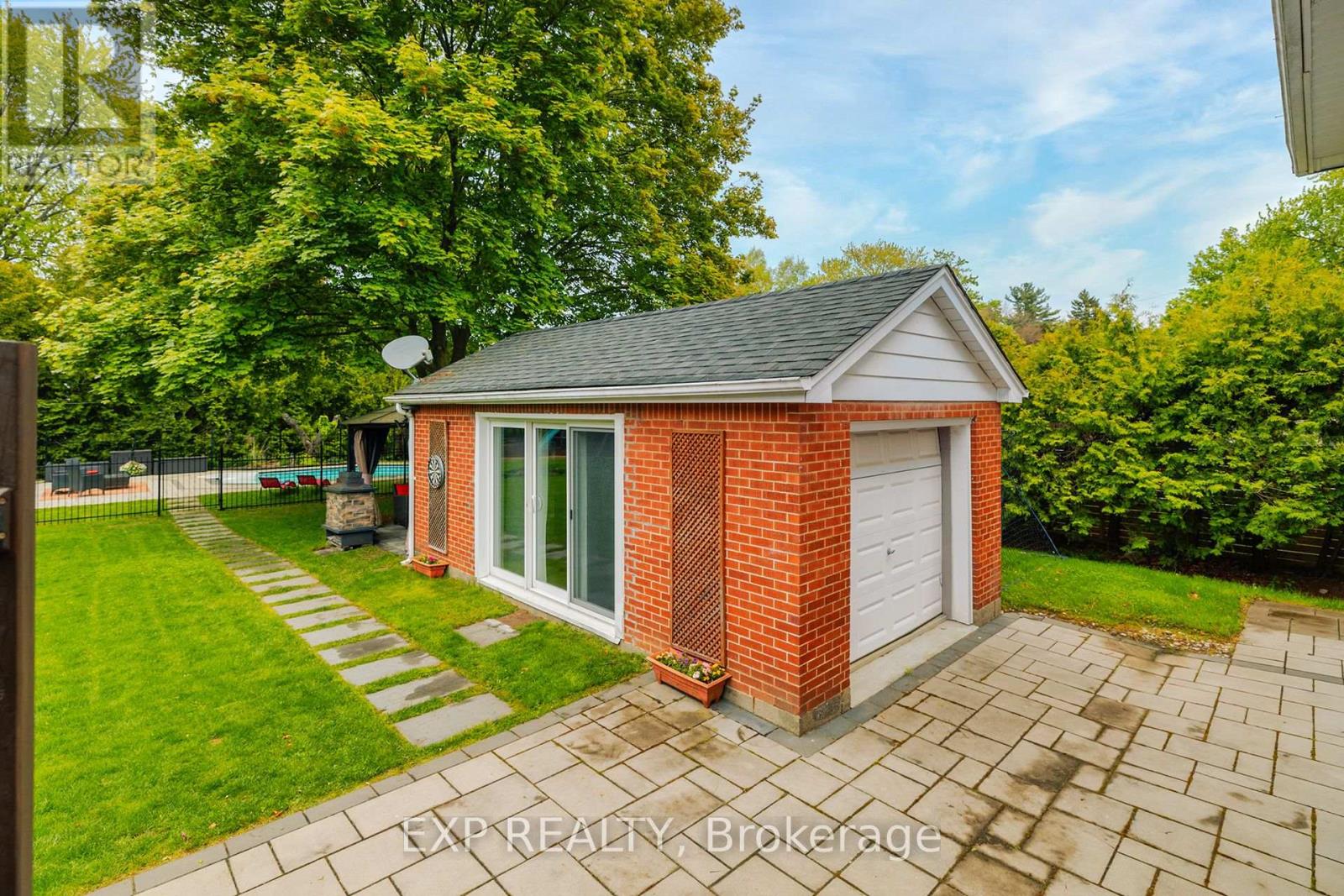 951 Gorton Avenue, Burlington (Bayview), Ontario  L7T 1S6 - Photo 31 - W12390459