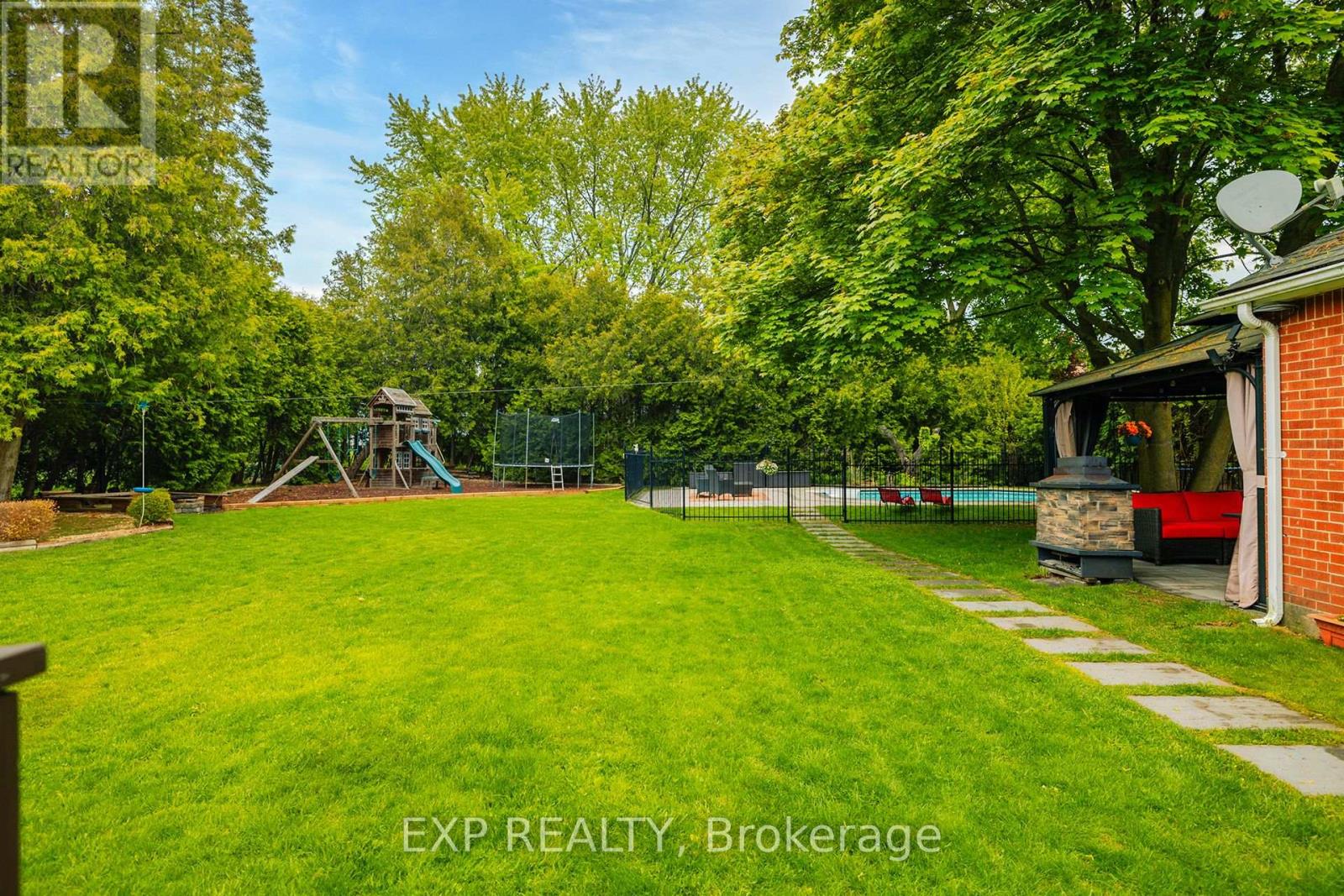 951 Gorton Avenue, Burlington (Bayview), Ontario  L7T 1S6 - Photo 40 - W12390459