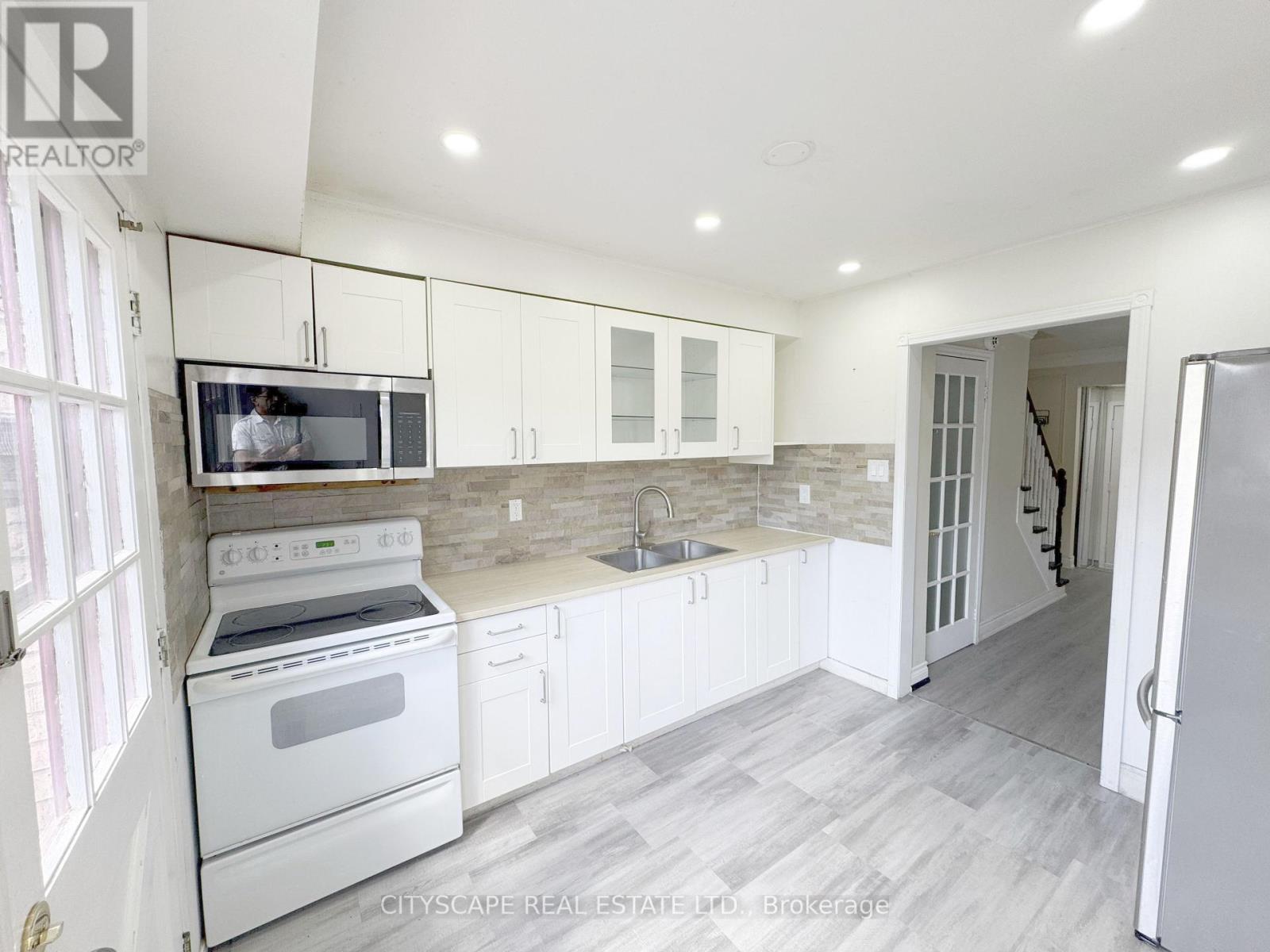 62 Barrington Crescent, Brampton, Ontario  L6Z 1N3 - Photo 11 - W12390462
