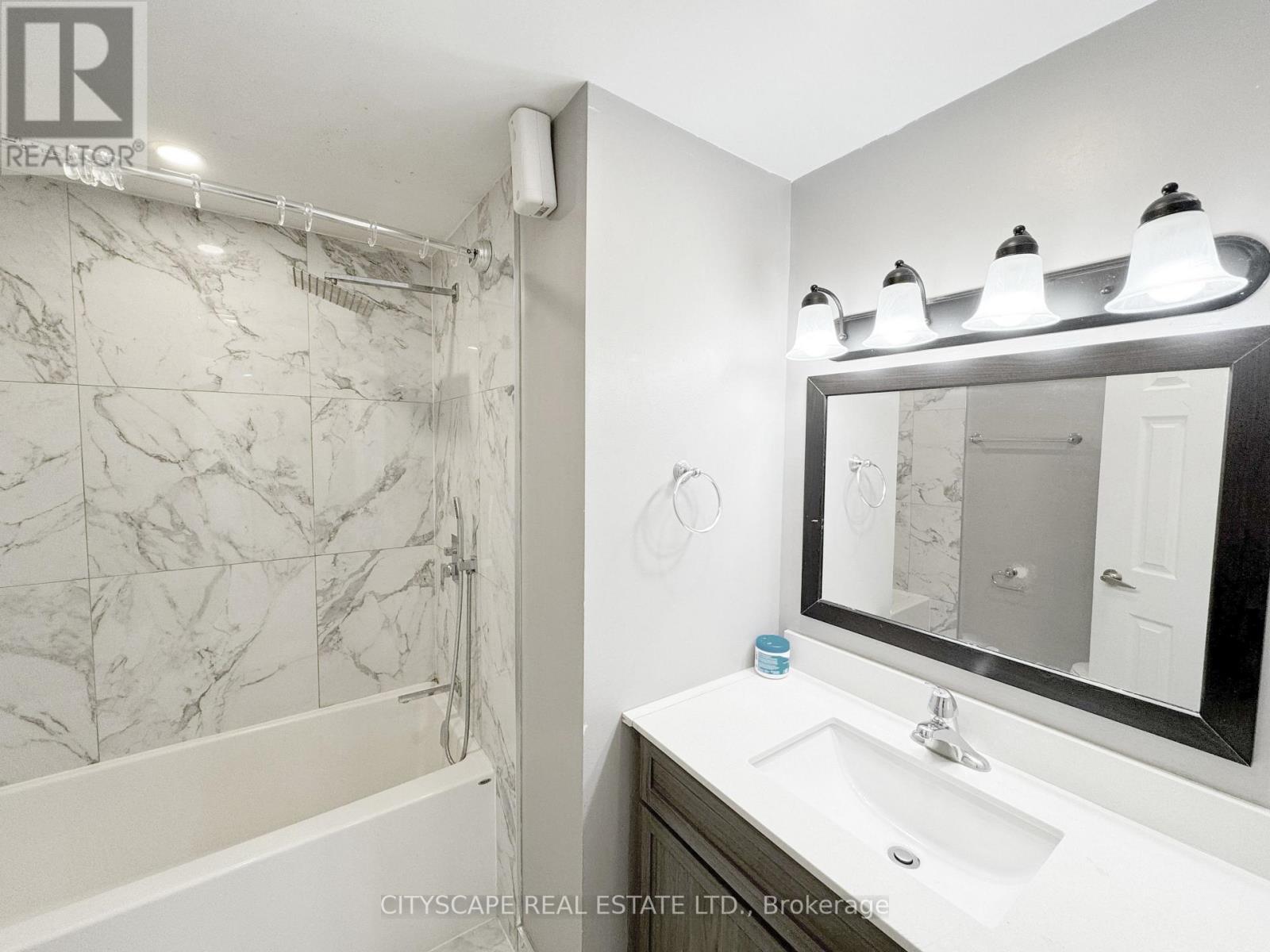 62 Barrington Crescent, Brampton, Ontario  L6Z 1N3 - Photo 19 - W12390462