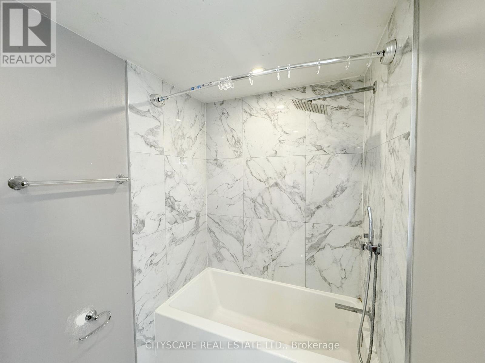 62 Barrington Crescent, Brampton, Ontario  L6Z 1N3 - Photo 20 - W12390462