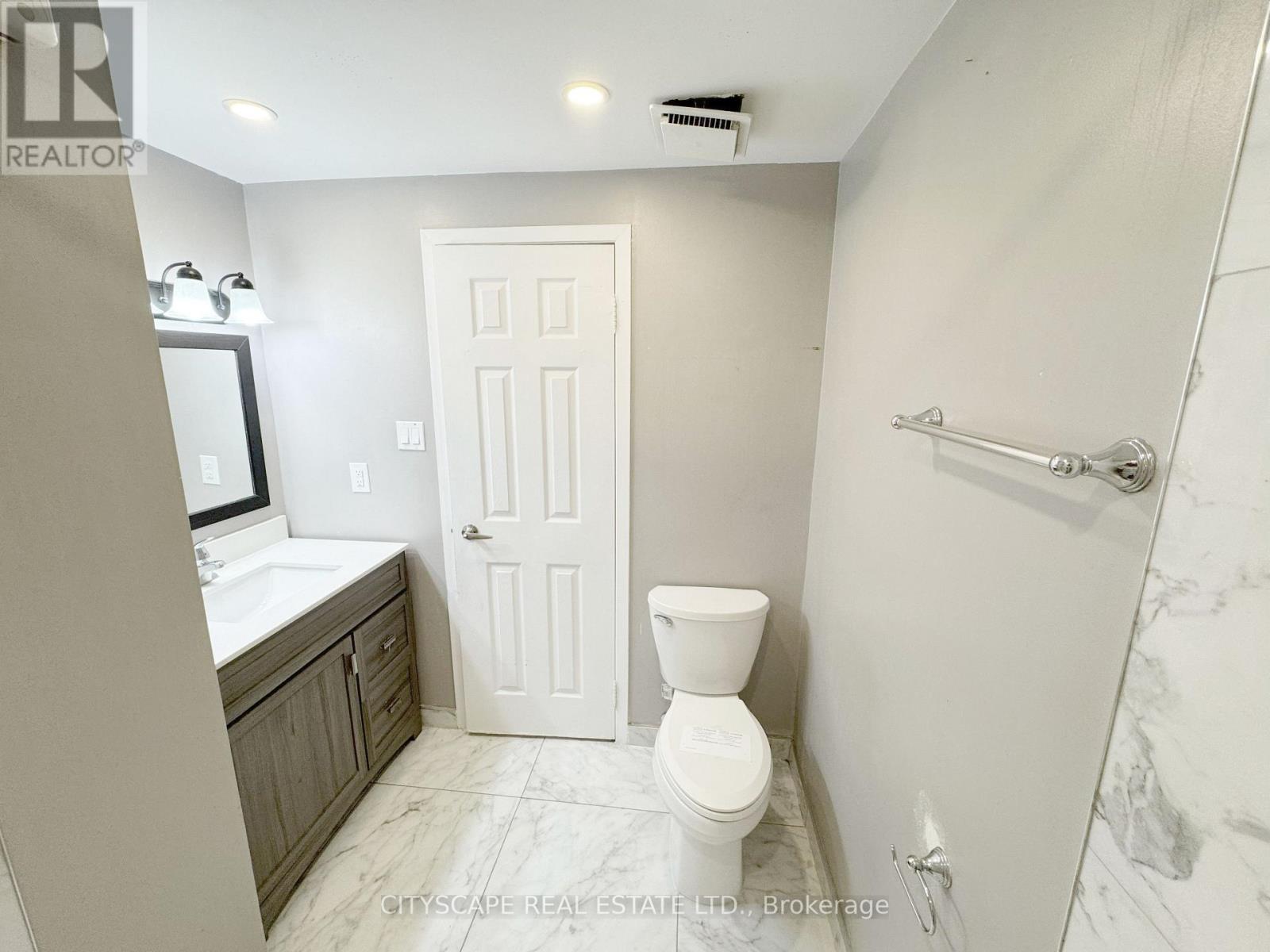 62 Barrington Crescent, Brampton, Ontario  L6Z 1N3 - Photo 21 - W12390462