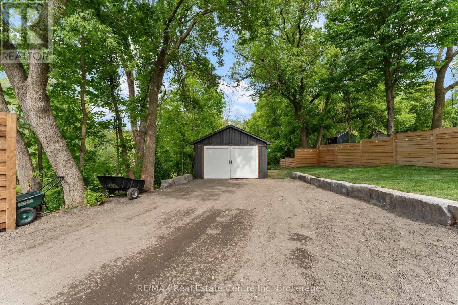 1283 Swan Street, North Dumfries, Ontario  N0B 1E0 - Photo 42 - X12390506