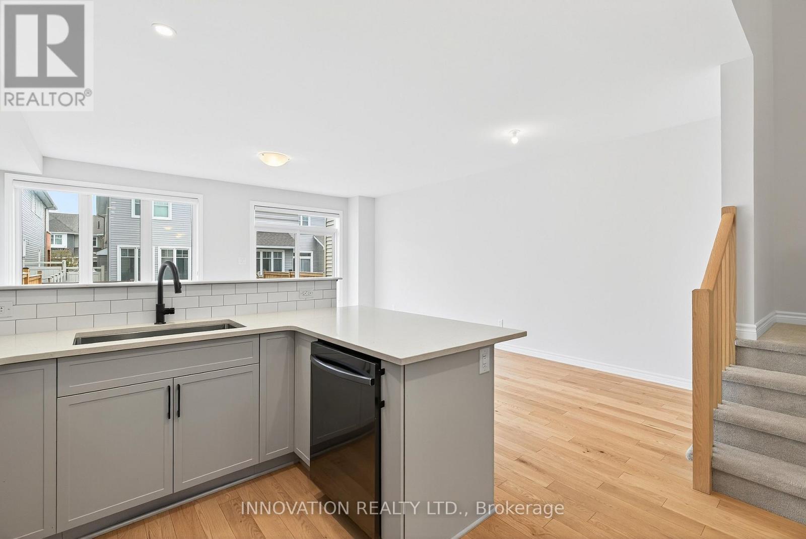 105 Nepeta Crescent, Ottawa, Ontario  K1T 0S4 - Photo 11 - X12390501