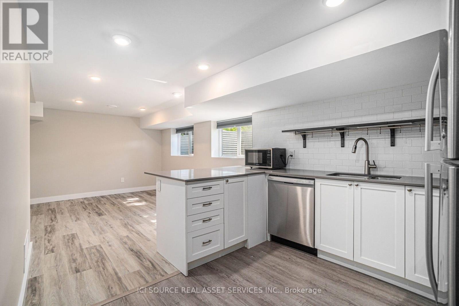 B - 17 Overlake Drive, Ottawa, Ontario  K2E 5V2 - Photo 4 - X12390451