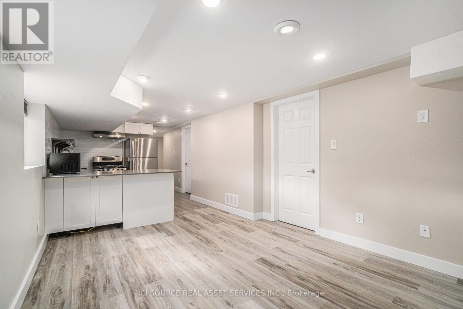 B - 17 Overlake Drive, Ottawa, Ontario  K2E 5V2 - Photo 5 - X12390451