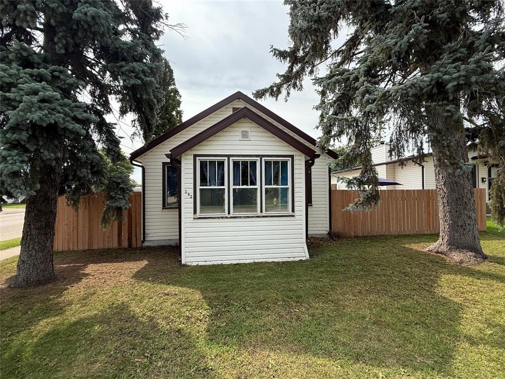 262 5th Avenue NE, Portage La Prairie, Manitoba
