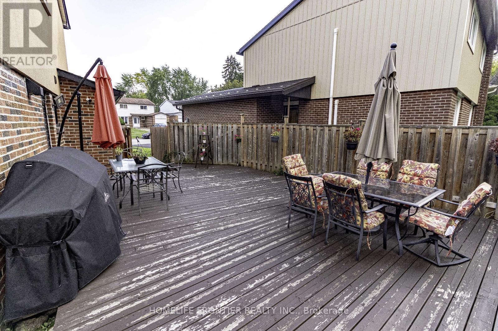 233 William Roe Boulevard, Newmarket, Ontario  L3Y 1B4 - Photo 5 - N12387668