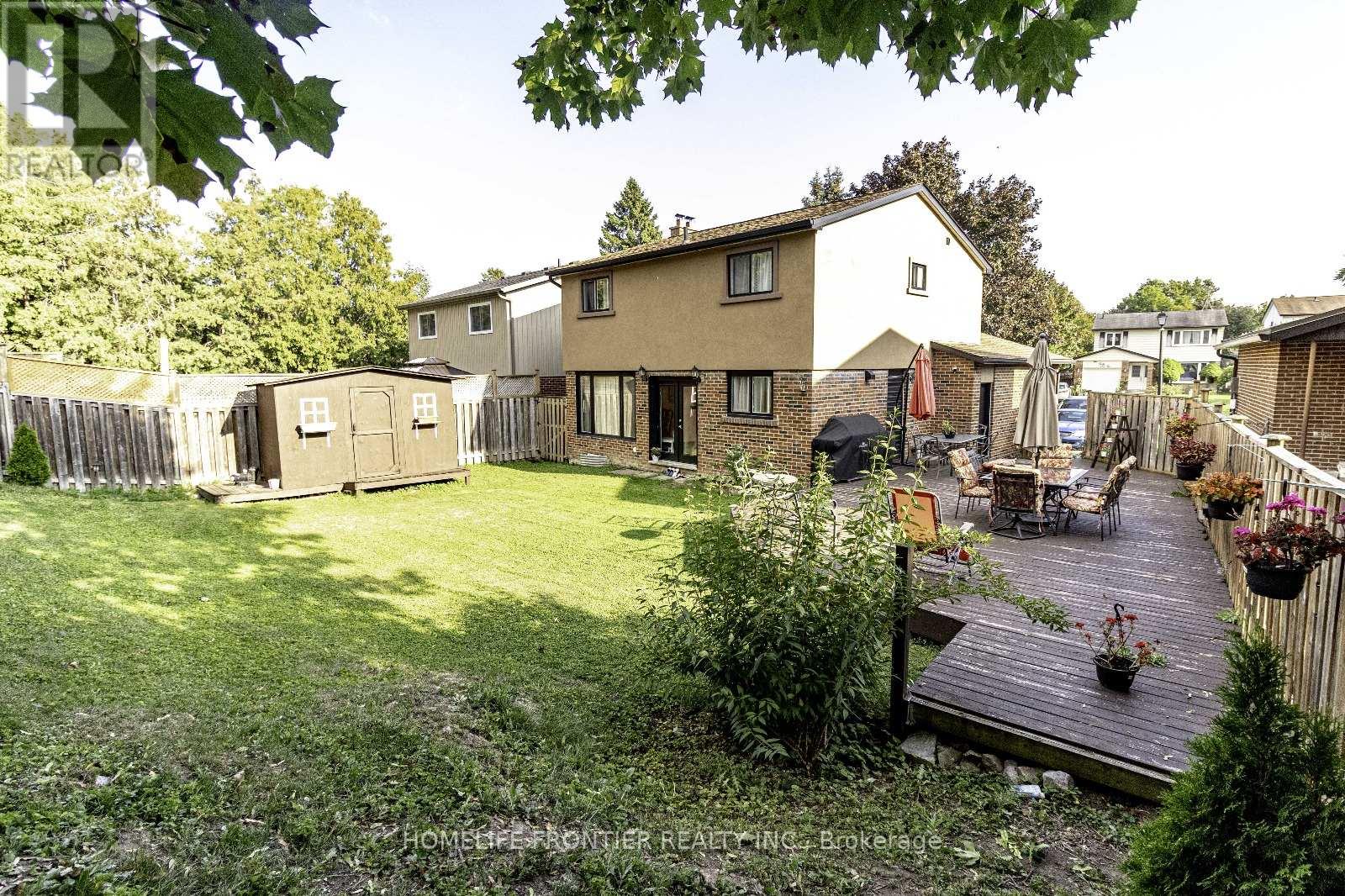233 William Roe Boulevard, Newmarket, Ontario  L3Y 1B4 - Photo 3 - N12387668