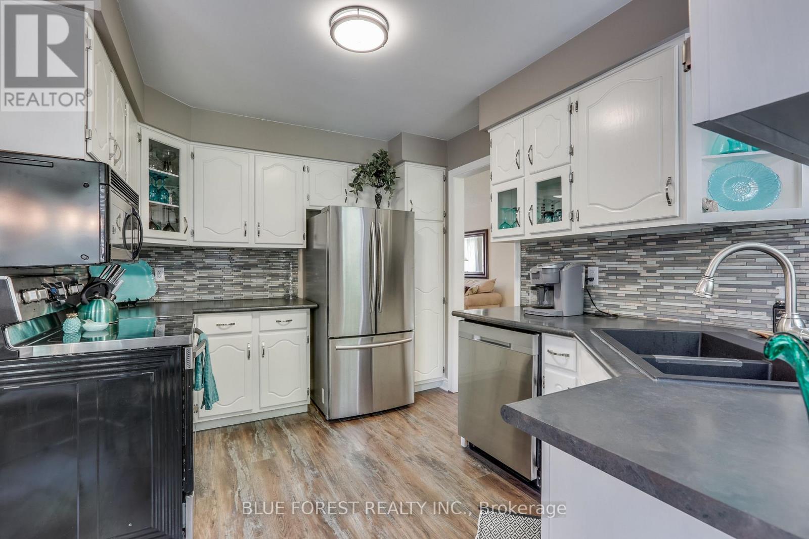 14 Eric Drive, Thames Centre, Ontario  N0L 1G1 - Photo 10 - X12390518