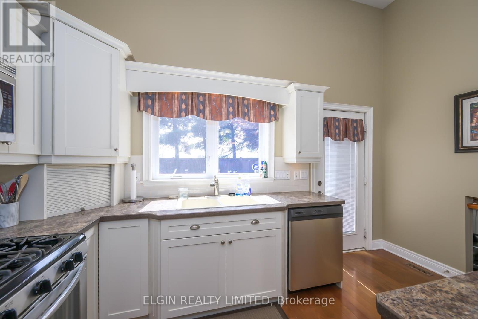 20 Beechwood Circle, St. Thomas, Ontario  N5R 6K4 - Photo 8 - X12390557