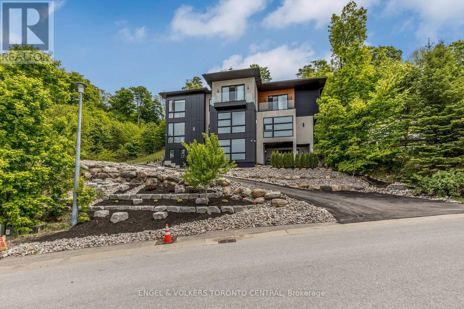 16 VALLEYCREST DRIVE, Oro-Medonte, Ontario