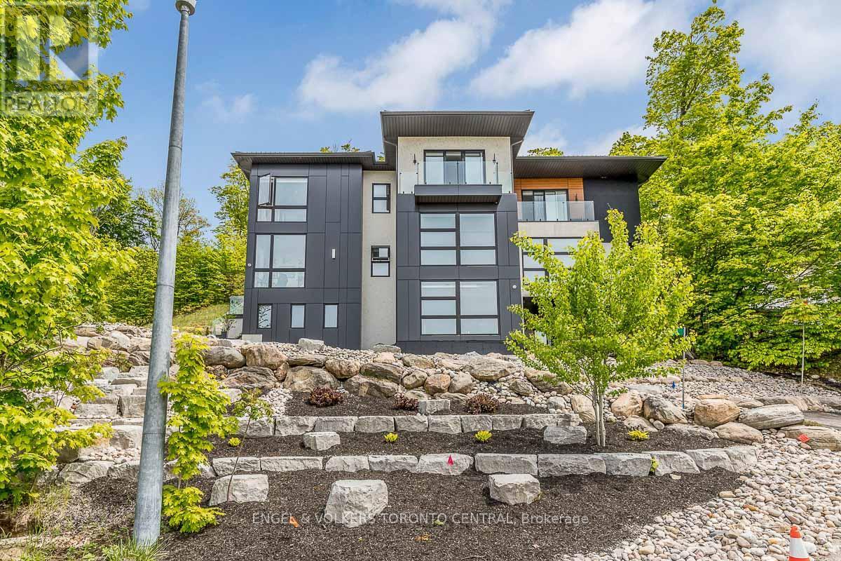 16 Valleycrest Drive, Oro-Medonte, Ontario  L0L 2L0 - Photo 2 - S12390489
