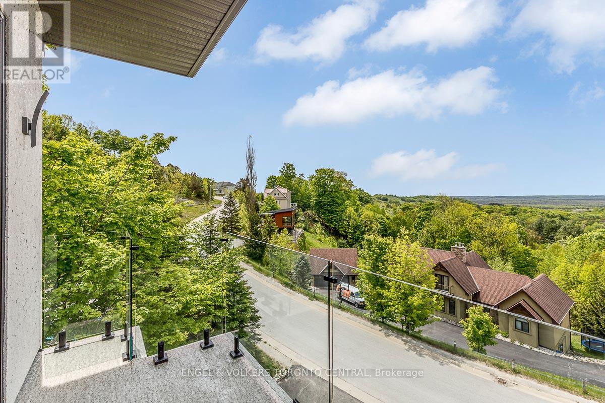 16 Valleycrest Drive, Oro-Medonte, Ontario  L0L 2L0 - Photo 33 - S12390489