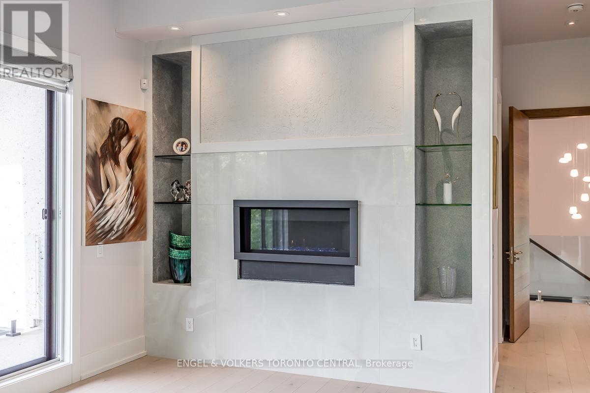 16 Valleycrest Drive, Oro-Medonte, Ontario  L0L 2L0 - Photo 35 - S12390489
