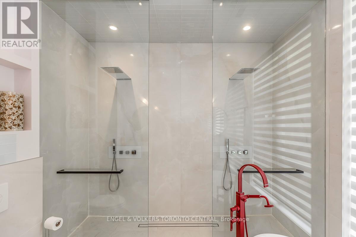 16 Valleycrest Drive, Oro-Medonte, Ontario  L0L 2L0 - Photo 42 - S12390489