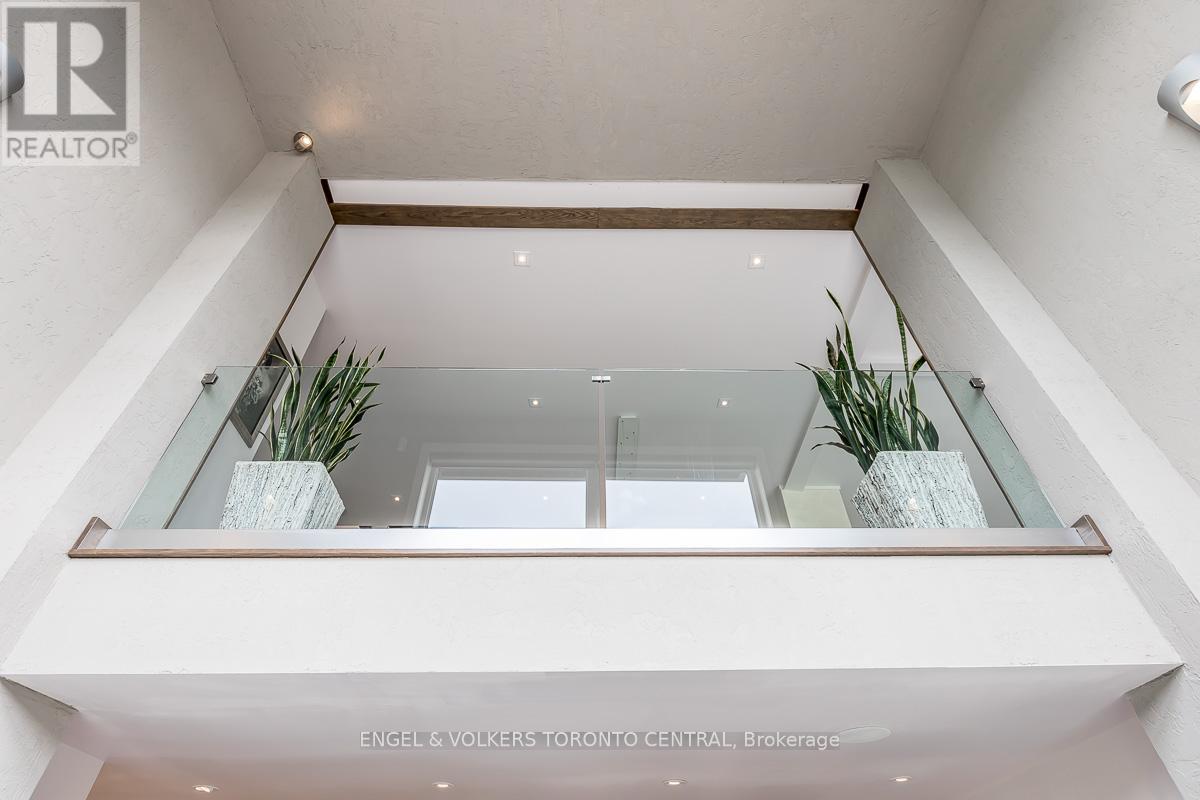 16 Valleycrest Drive, Oro-Medonte, Ontario  L0L 2L0 - Photo 48 - S12390489