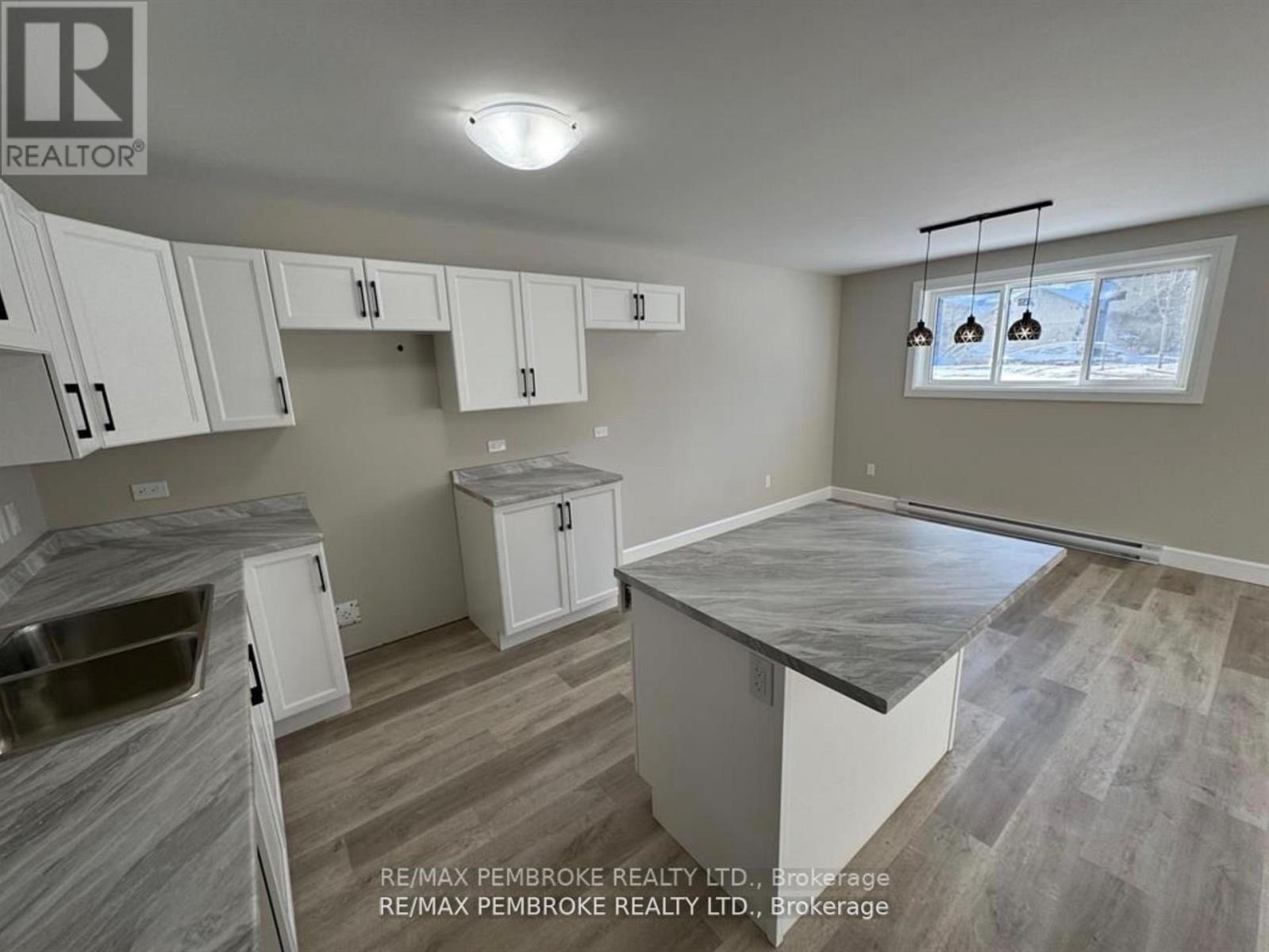2063 Sandstone Crescent, Petawawa, Ontario  K8H 0B2 - Photo 10 - X12390550