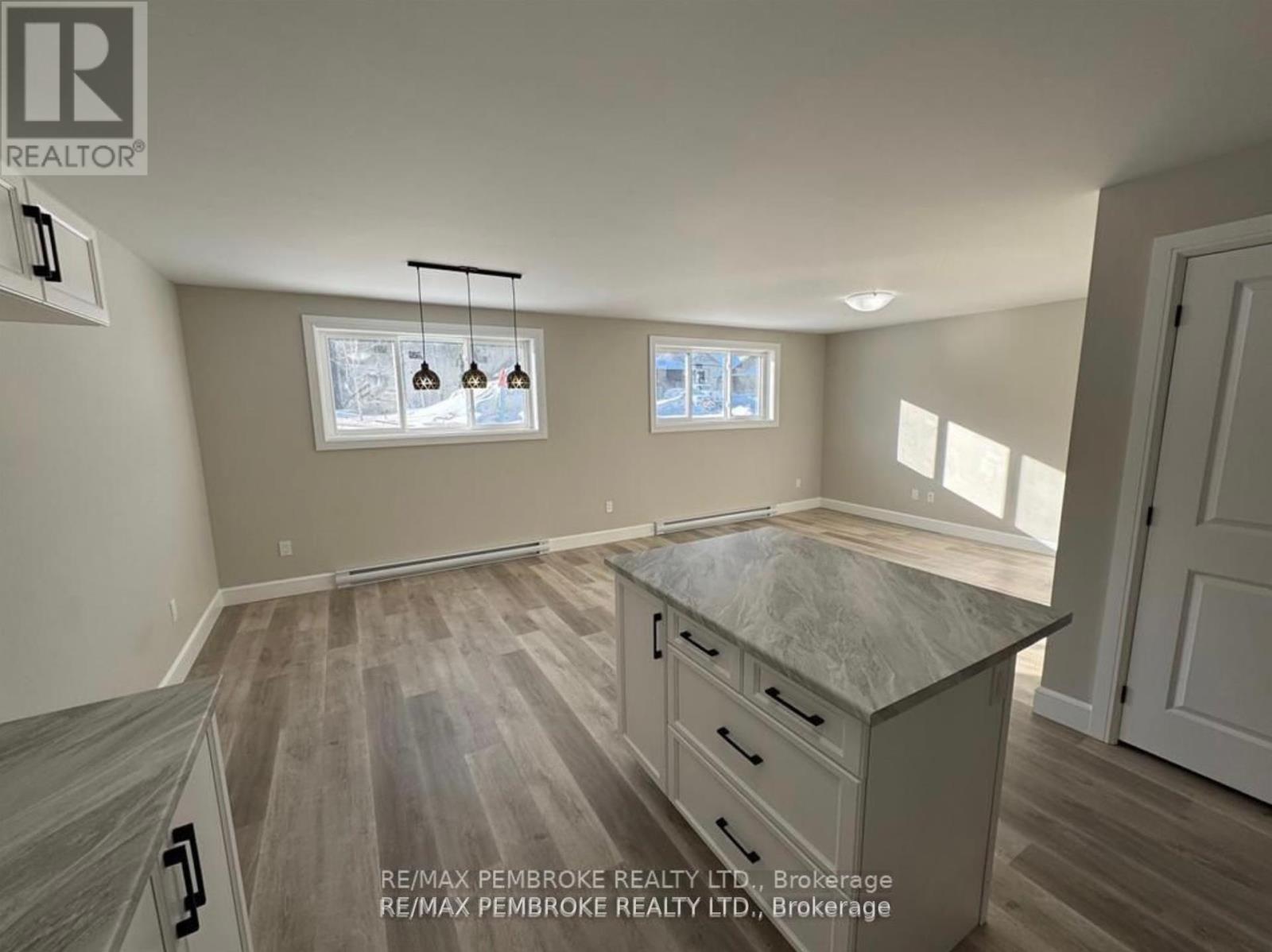 2063 Sandstone Crescent, Petawawa, Ontario  K8H 0B2 - Photo 11 - X12390550