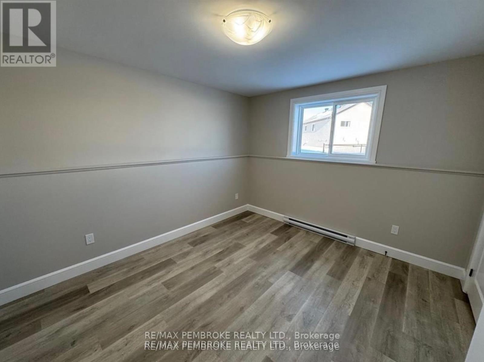 2063 Sandstone Crescent, Petawawa, Ontario  K8H 0B2 - Photo 15 - X12390550