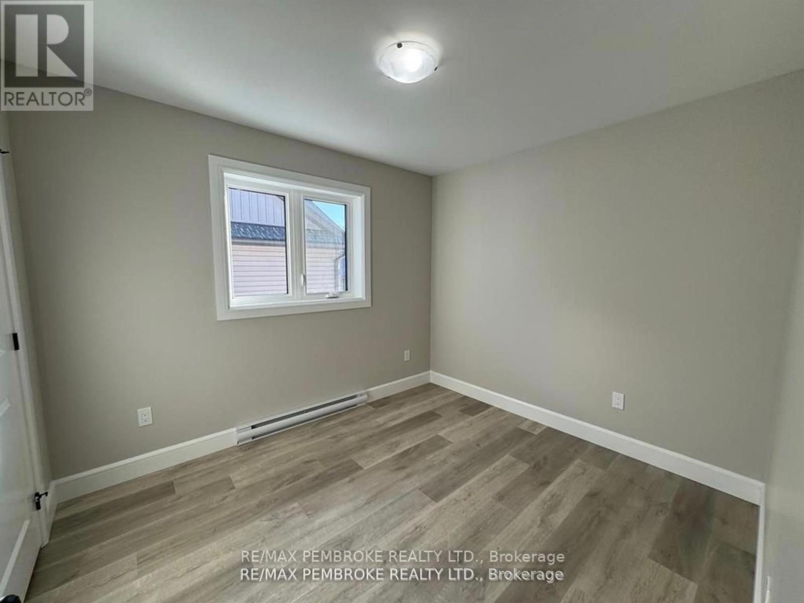 2063 Sandstone Crescent, Petawawa, Ontario  K8H 0B2 - Photo 6 - X12390550