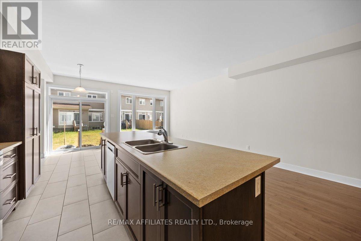 102 Hurdis Way, Carleton Place, Ontario  K7C 0L5 - Photo 11 - X12390559