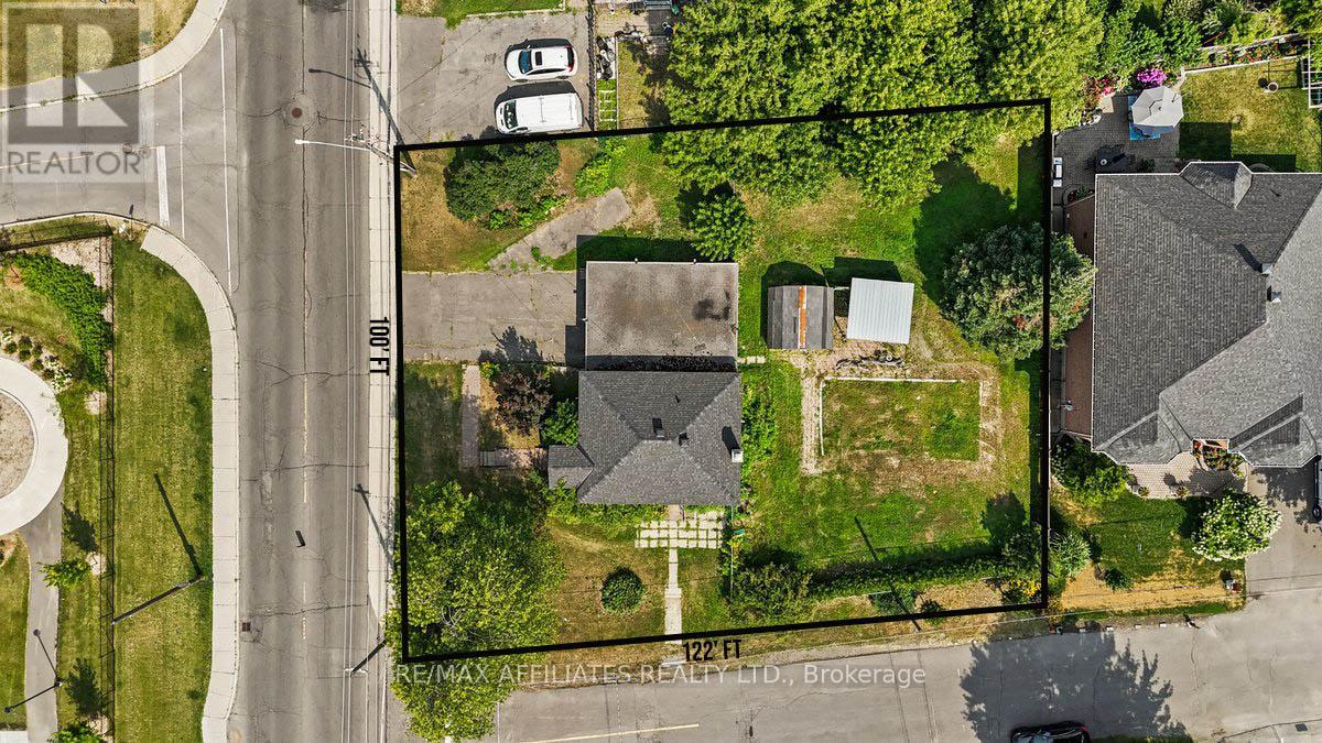 1133 Snow Street, Ottawa, Ontario  K1J 7R5 - Photo 3 - X12390568