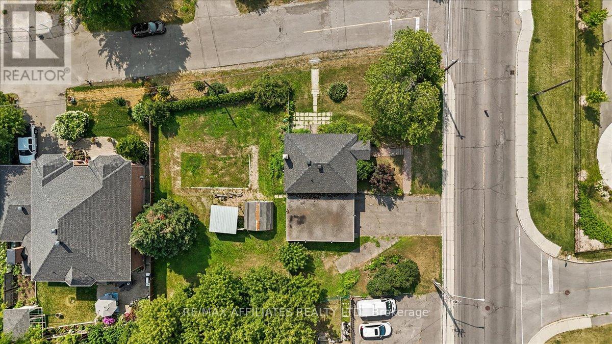 1133 Snow Street, Ottawa, Ontario  K1J 7R5 - Photo 9 - X12390568