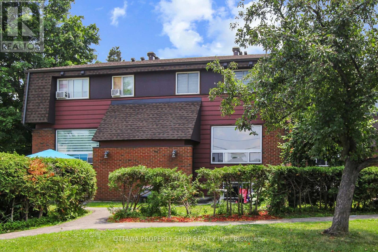 1f Banner Road, Ottawa, Ontario  K2H 8T3 - Photo 2 - X12390582