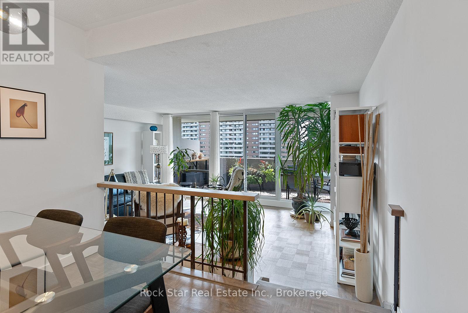 1305 - 270 Scarlett Road, Toronto, Ontario  M6N 4X7 - Photo 10 - W12390589