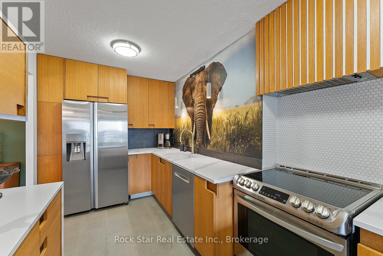 1305 - 270 Scarlett Road, Toronto, Ontario  M6N 4X7 - Photo 5 - W12390589