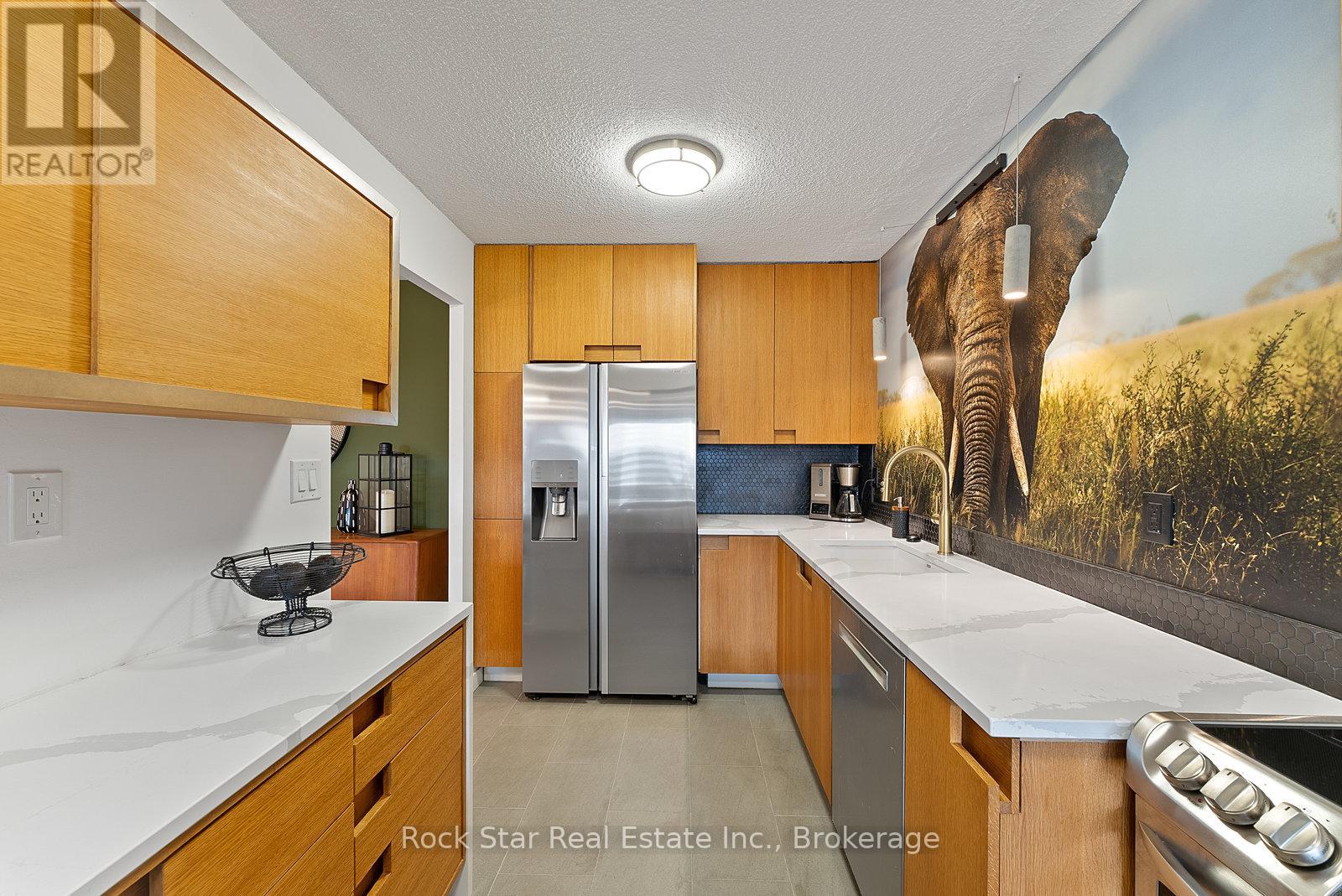 1305 - 270 Scarlett Road, Toronto, Ontario  M6N 4X7 - Photo 6 - W12390589