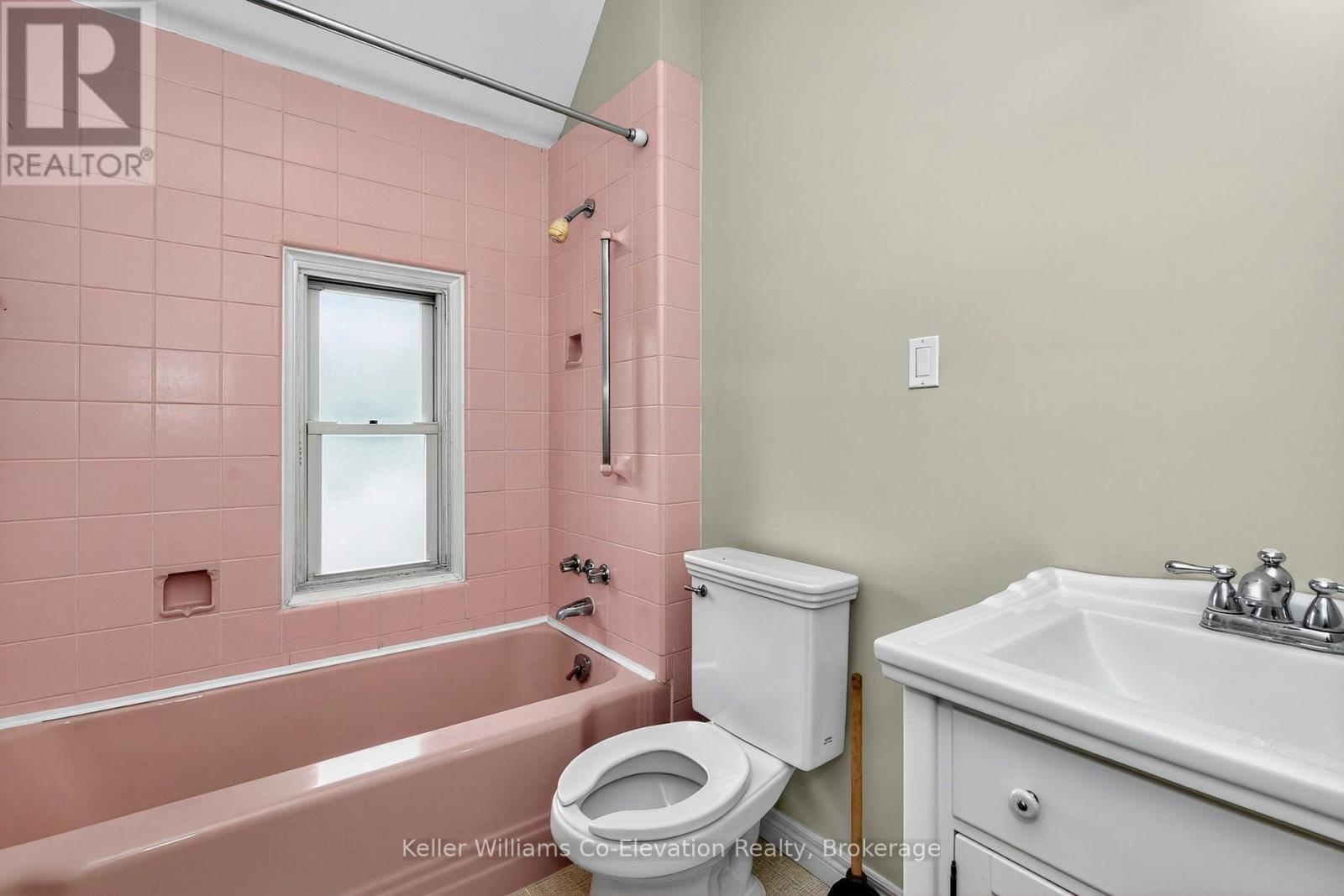Upper Unit - 600 Hugel Avenue, Midland, Ontario  L4R 1W4 - Photo 12 - S12390524