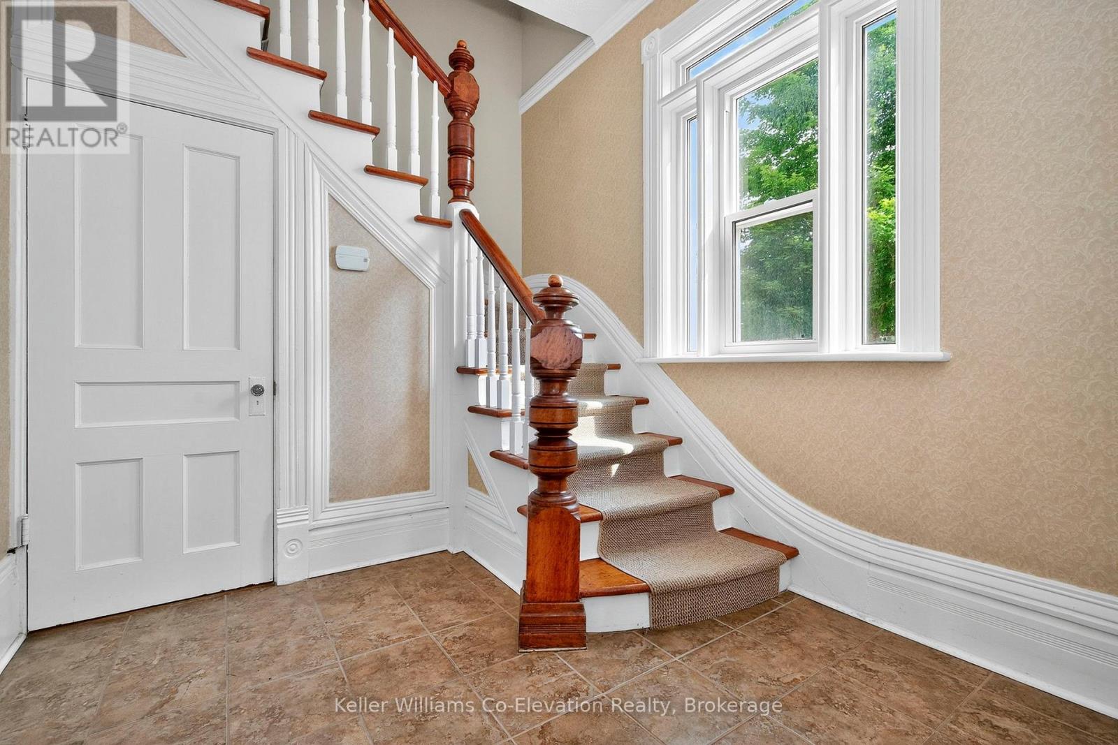 Upper Unit - 600 Hugel Avenue, Midland, Ontario  L4R 1W4 - Photo 2 - S12390524