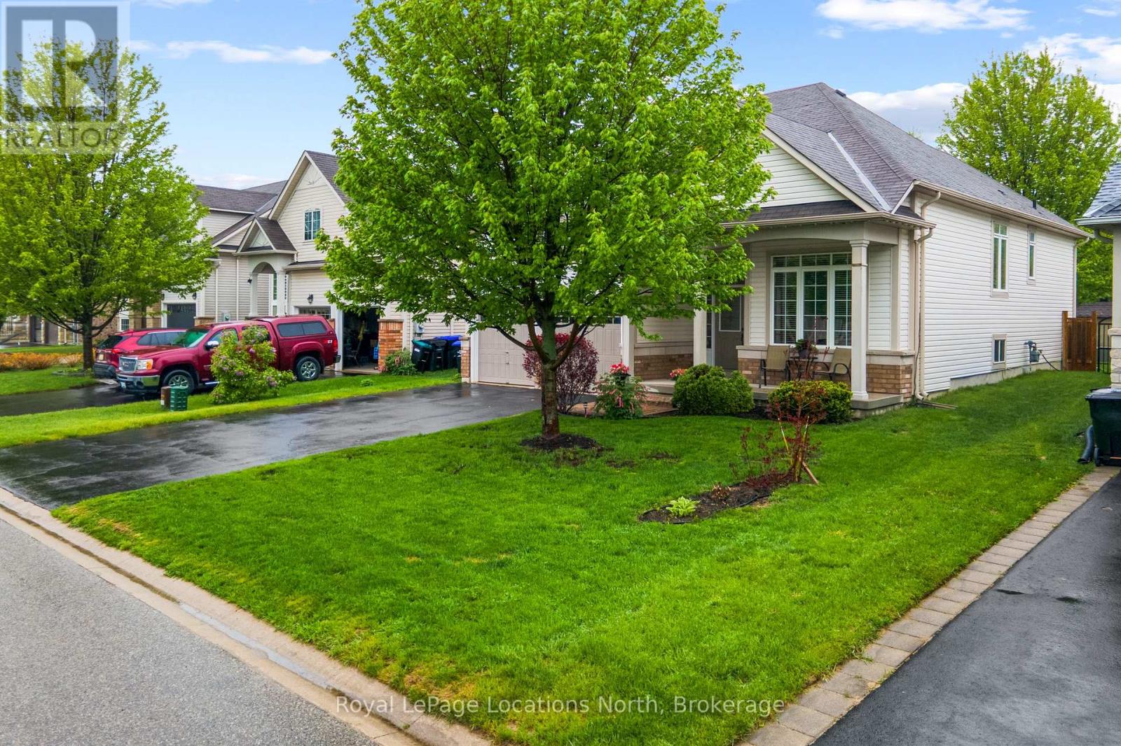 8 Broadpoint Street, Wasaga Beach, Ontario  L9Z 3B8 - Photo 2 - S12390535