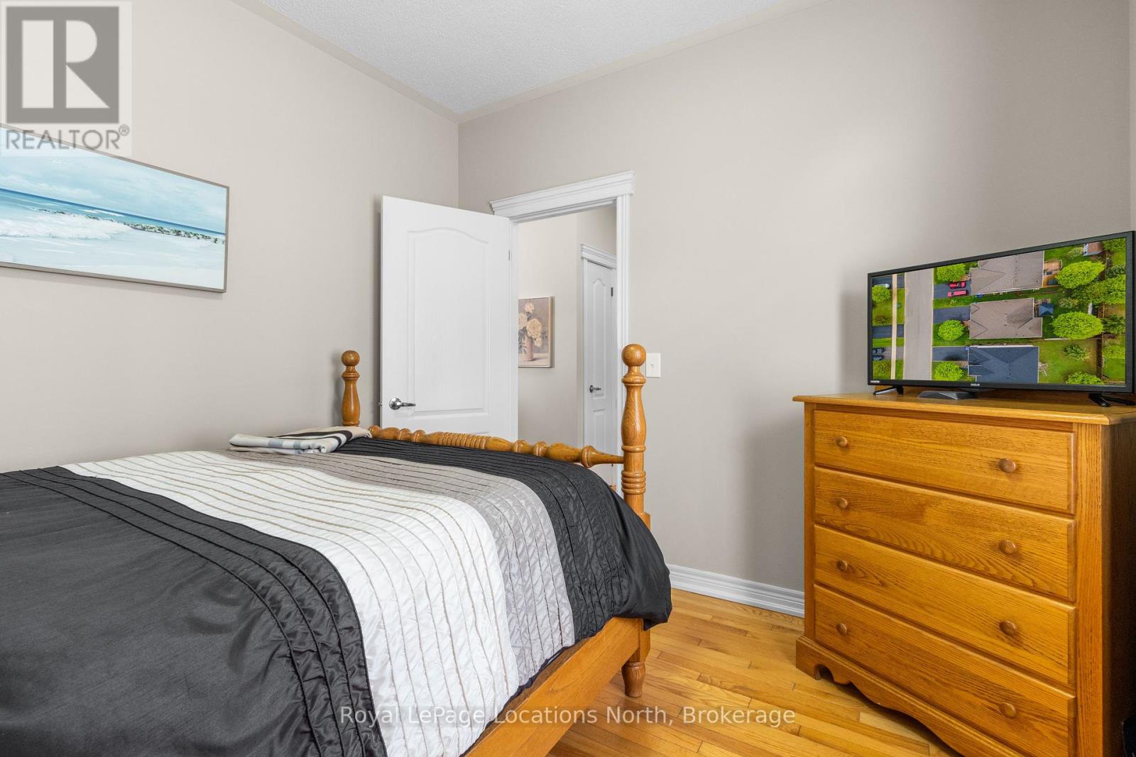 8 Broadpoint Street, Wasaga Beach, Ontario  L9Z 3B8 - Photo 21 - S12390535