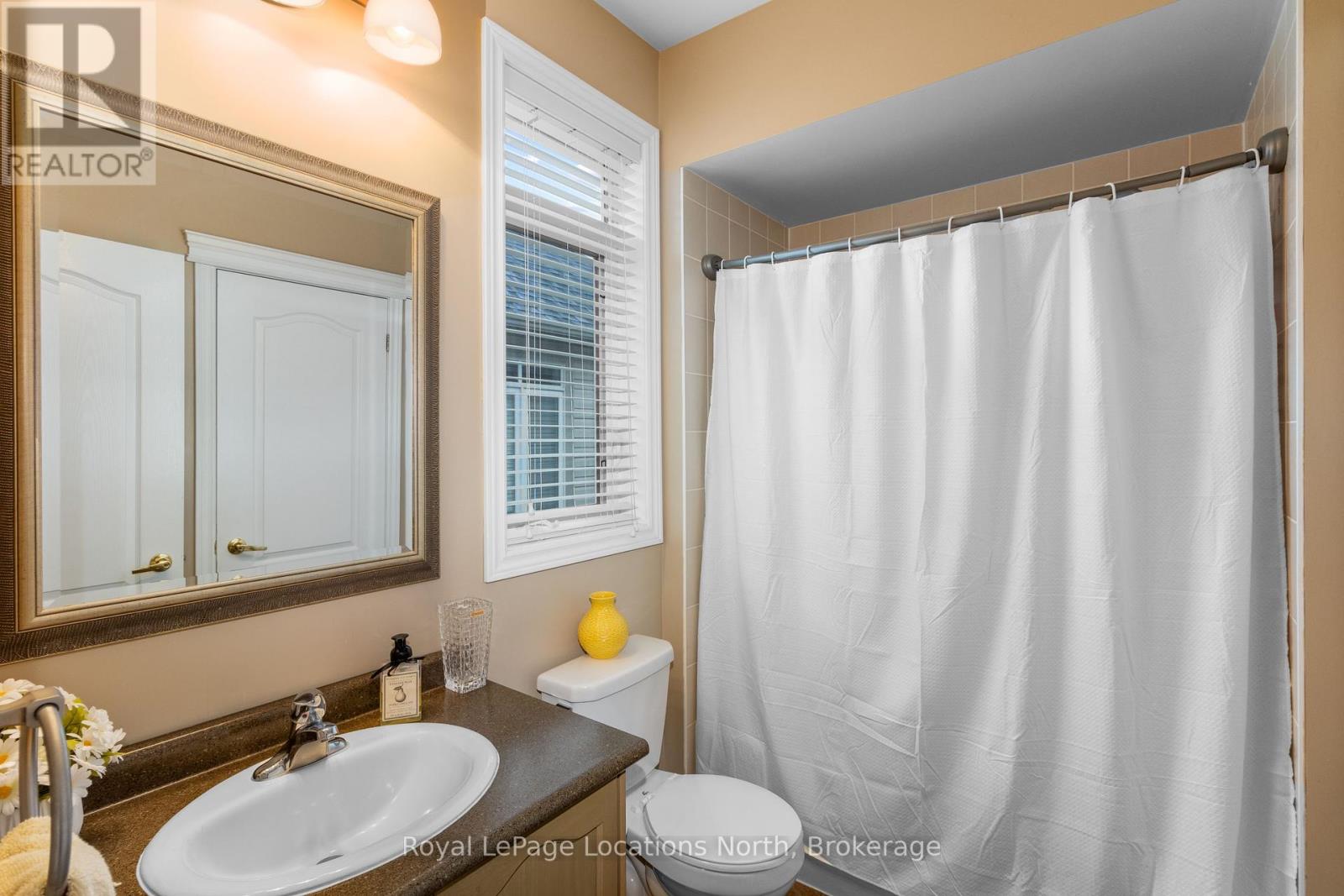 8 Broadpoint Street, Wasaga Beach, Ontario  L9Z 3B8 - Photo 22 - S12390535