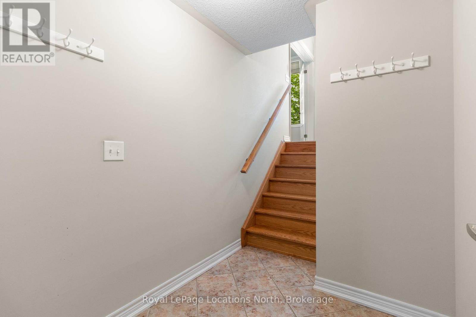 8 Broadpoint Street, Wasaga Beach, Ontario  L9Z 3B8 - Photo 27 - S12390535