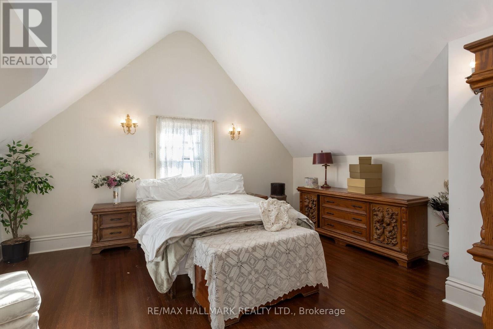 Property at 60 INDIAN GROVE image 5