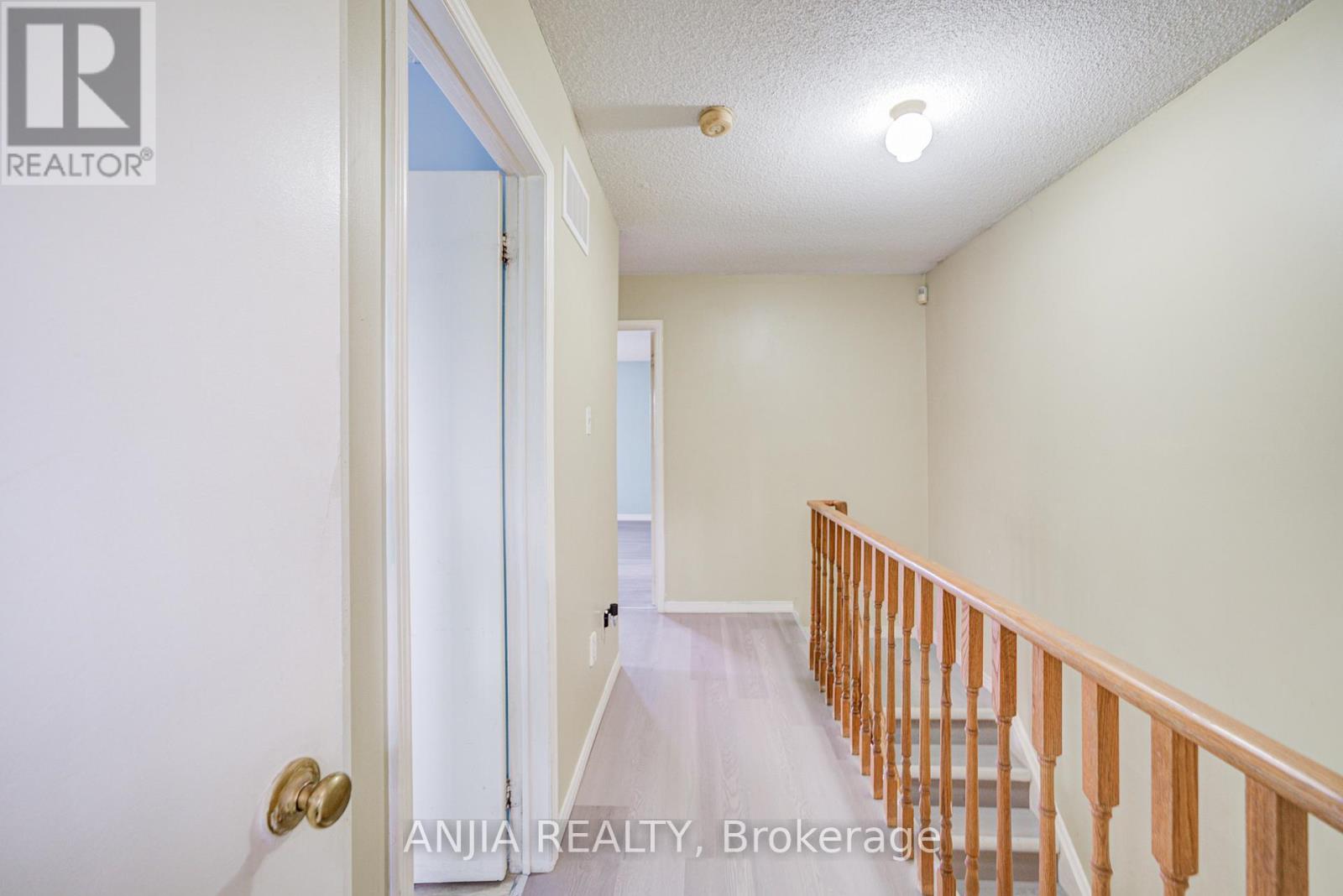 550 Bluesky Crescent, Mississauga (Hurontario), Ontario  L5R 2S2 - Photo 13 - W12390496