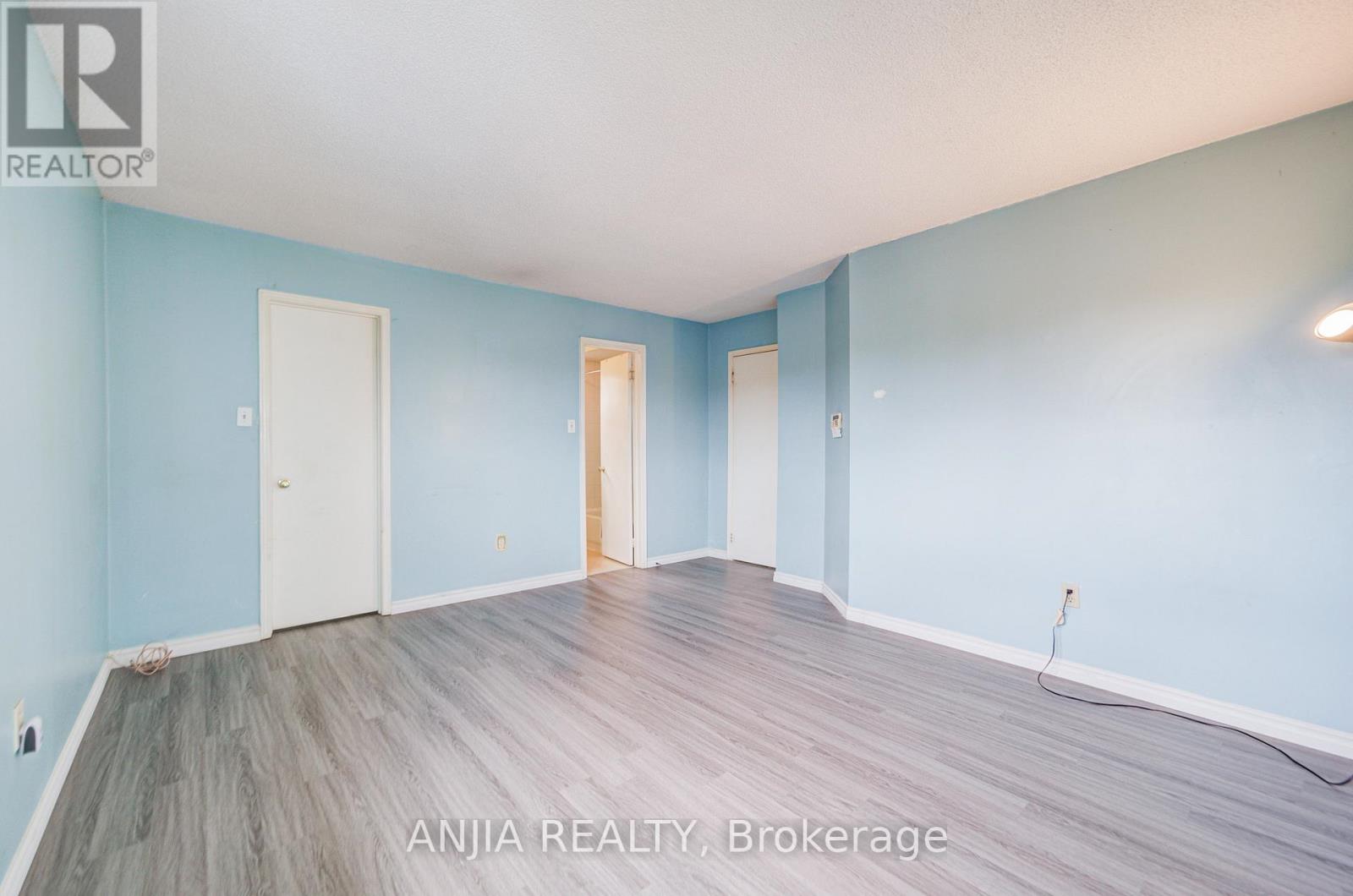 550 Bluesky Crescent, Mississauga (Hurontario), Ontario  L5R 2S2 - Photo 15 - W12390496
