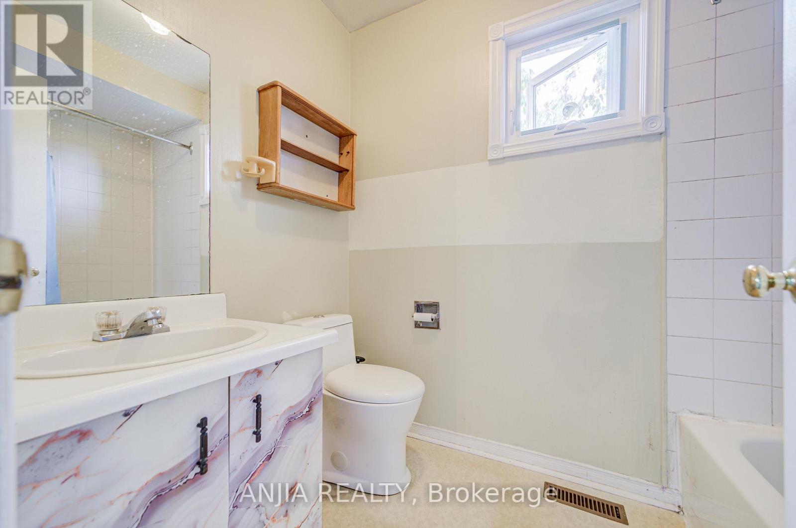 550 Bluesky Crescent, Mississauga (Hurontario), Ontario  L5R 2S2 - Photo 16 - W12390496