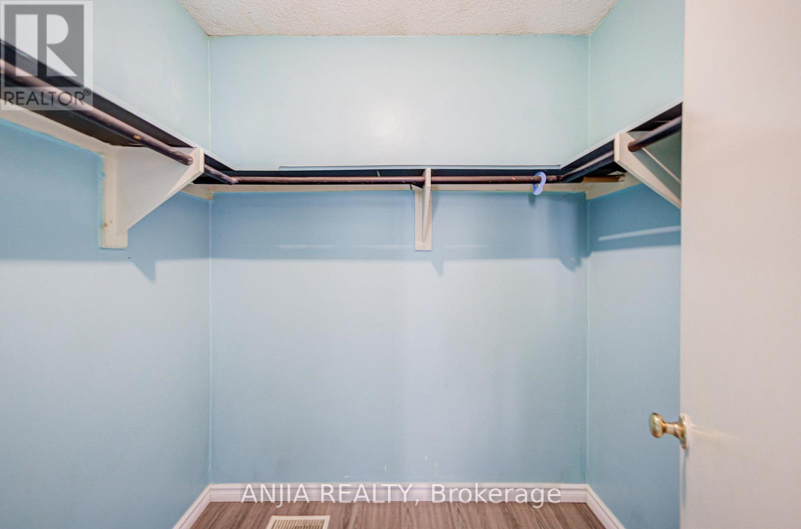 550 Bluesky Crescent, Mississauga (Hurontario), Ontario  L5R 2S2 - Photo 17 - W12390496