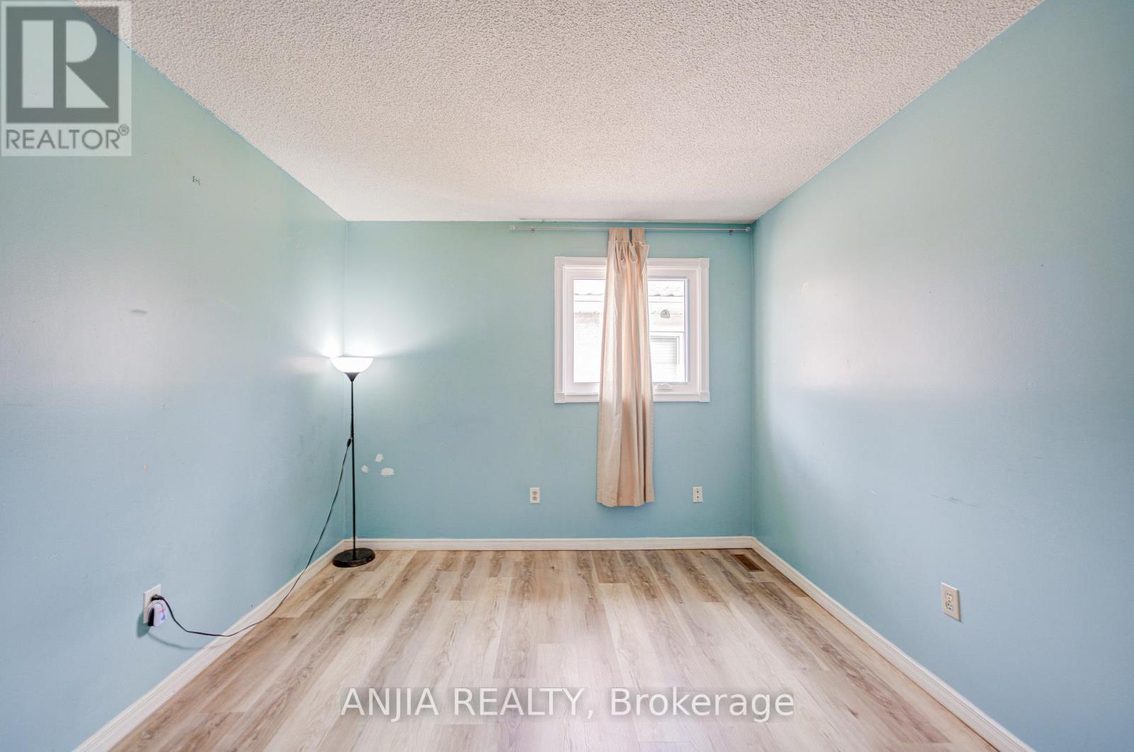 550 Bluesky Crescent, Mississauga (Hurontario), Ontario  L5R 2S2 - Photo 18 - W12390496